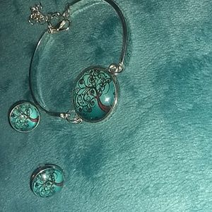 Bracelet and earrings